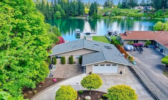 Bonney Lake House | The Cove at Lake Tapps