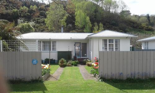Whanganui House | The Cozy Batch With a rural view