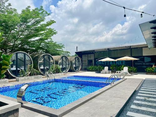 Larut Hotel | The Cozytainer