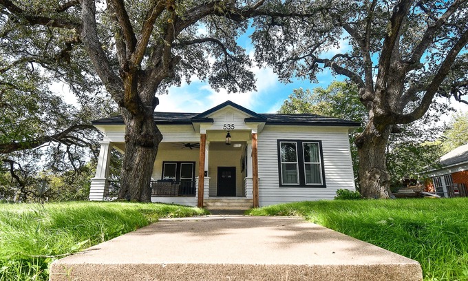 Lockhart House | The Craftsman on Main Street