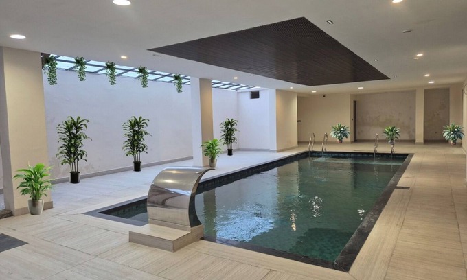 Shavri Colony Hotel | The Crescent