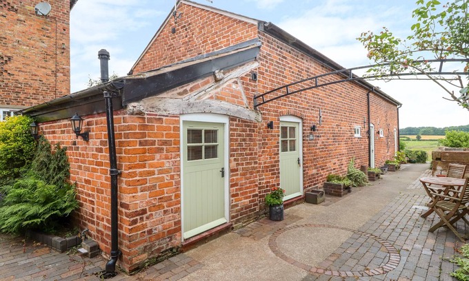 Cotebrook Cottage | THE DAIRY, romantic, character holiday cottage in Tarporley