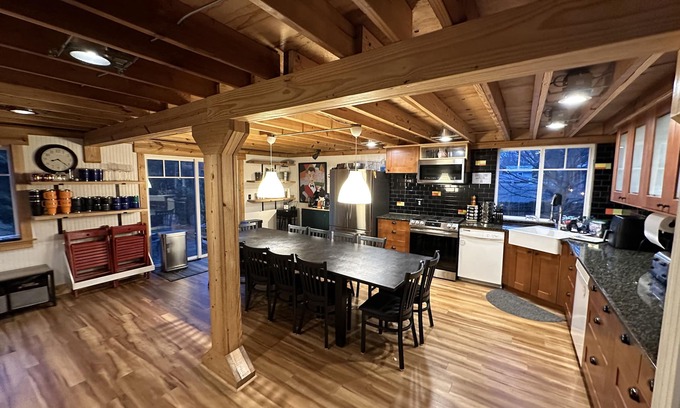 Douglas House | The Douglas Boathouse! Amazing location/Sleeps 20 in comfort/all ages friendly