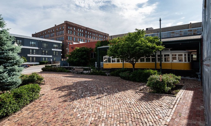 Downtown Omaha House | The Downtown Omaha Oasis- over 10,000 sq ft includes arcade & rooftop w/hot tub