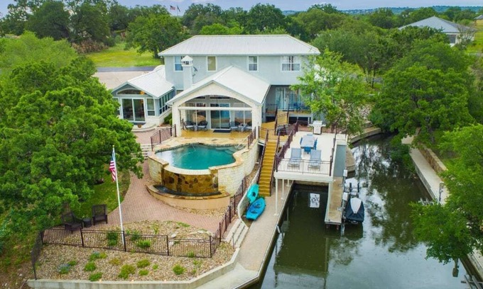 Horseshoe Bay West House | The Driftwood Retreat | Concierge Services