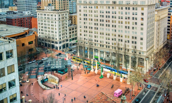 Downtown Portland Hotel | The Duniway Portland, A Hilton Hotel