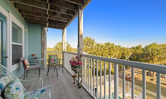 Cedar Key Condo | The Egret Condo: B202 is a vacation rental condo with a waterfront bayside view, a pool & more.