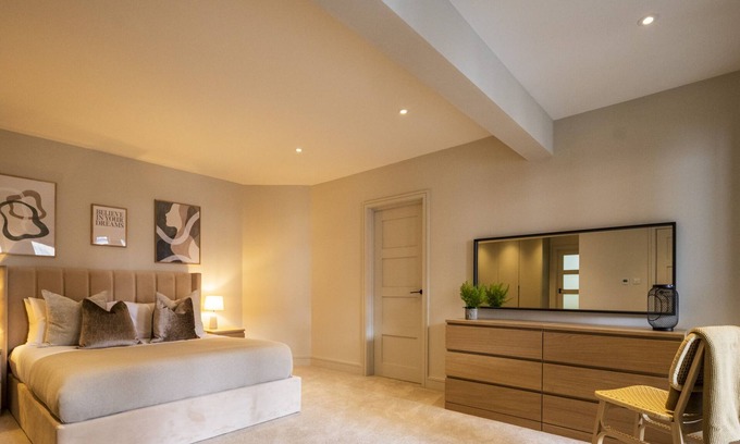 Henley House | The Elizabeth Suite – Henley 3-Bed + Parking