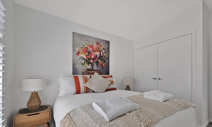Orange Apartment | The Elm Apartments - The Orange Room
