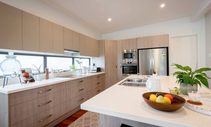 Kilaben Bay House | The Emerald Bower- 200m from the lake