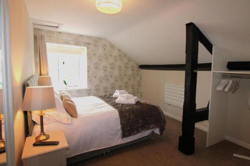 Basingstoke Apartment | The Eves Short-stays