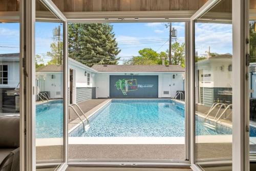 Calgary House | The Experience - Pool Hot Tub Theater Games Rm Pub
