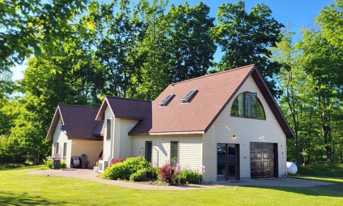 L'Anse Other | The Farmhouse At Aura Orchards