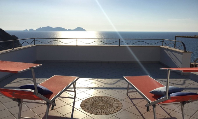 Le Forna Apartment | THE FAUN'S HOUSE IN CALA DELL'ACQUA ON THE SEA WITH A VIEW OF PALMAROLA