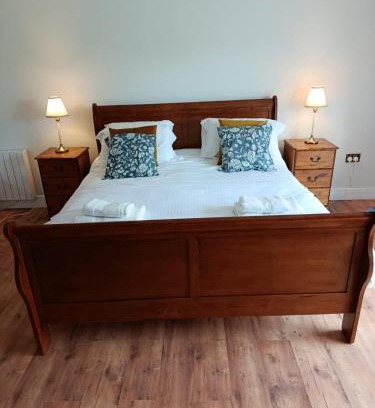 Kilmuckridge Bed & Breakfast | The Feathered Nest Room at The Cracked Hen