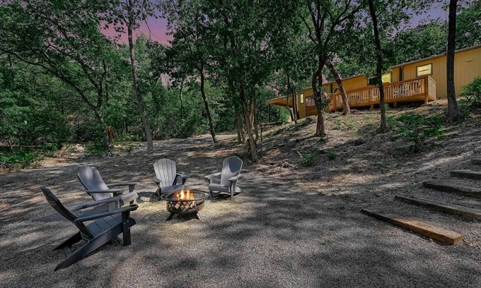 Westminster House | The Five Acre Woods - Charming 3-bedroom house in Whitewright with WiFi and AC
