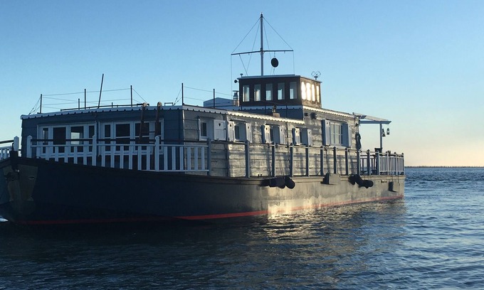 Lege-Cap-Ferret Boat Rental | The Floating Villa of Ferret