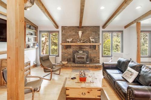 Morrison House | The Four Pines Near to Red Rocks And Morrison