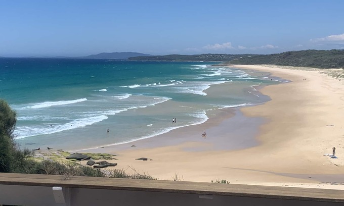Shoalhaven House | ‘The Fourshaw’ on Racecourse beach