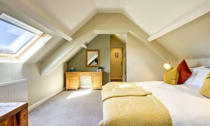 East Layton Hotel | The Fox Hall Inn