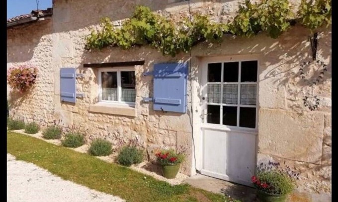 Ronsenac Cottage | The Fox House, disability access on the Dordogne/Charente bordernQuiet retreat
