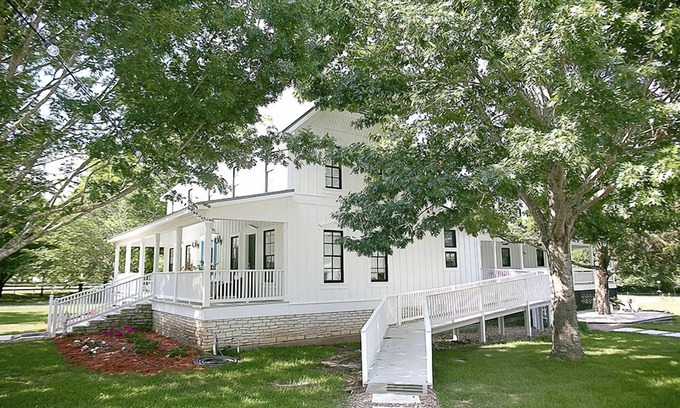 Round Top House | The Frenchie