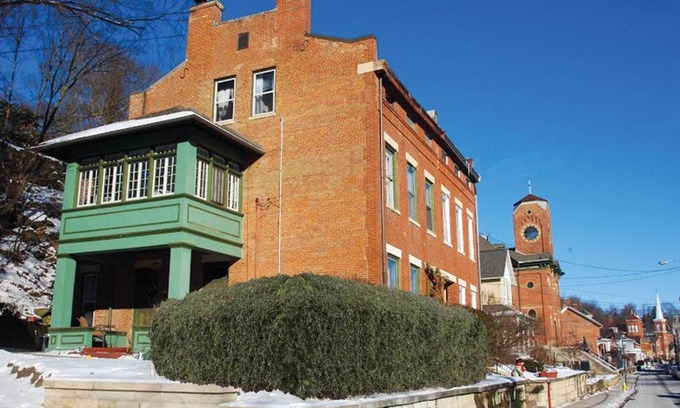 Galena House | The Galena Row House