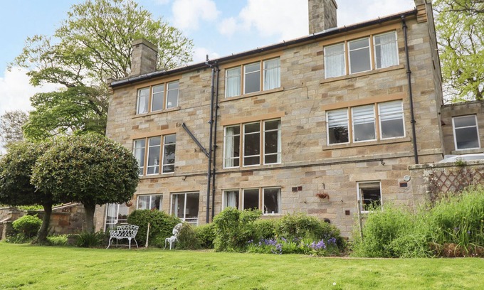 Briggswath Cottage | THE GARDEN APARTMENT, pet friendly, with a garden in Aislaby
