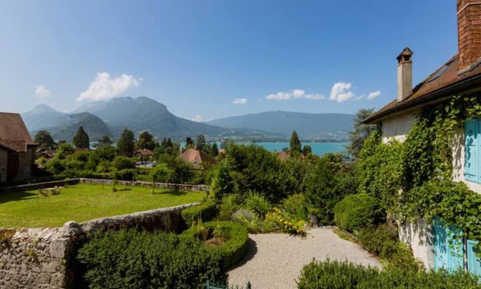 Talloires-Montmin Apartment | The Garden in Talloires with a lake view