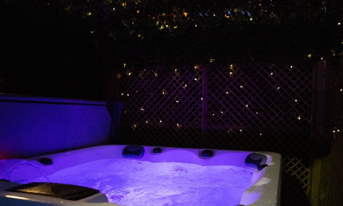 Birkenhead Apartment | The Gathering @ Liver House - Hot Tub - Near Liverpool