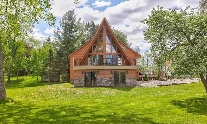 Crystal House | The Gem at Crystal—Perfect Family Cabin on the Lake