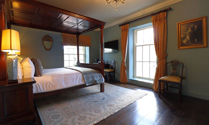 Castle Hotel | The Georgian Swansea