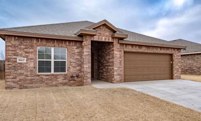 North by Northwest House | The Getaway -N. Lubbock - 4 Bedroom