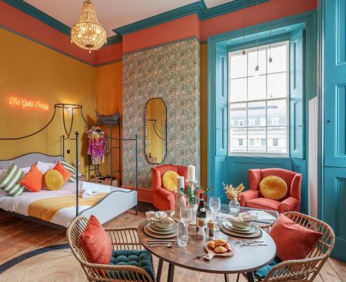 Bristol Old City Apartment | The Gold Penny - 1 Bed Studio Apartment in Central Bristol by Mint Stays