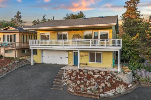 Altamont House | The Golden Hour On Klamath Lake
