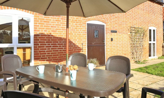 Saxmundham House | The Granary - Three Bedroom House, Sleeps 5