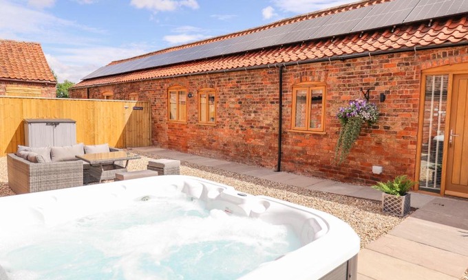 Ashby cum Fenby House | The Grange Cottage 1