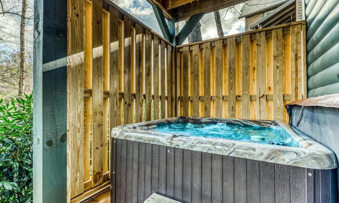 Gatlinburg House | The Great Dogwood Manor