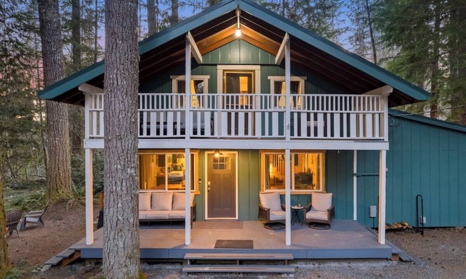 Ashford Cabin | The Green House- 8 mins to Mt. Rainier Nat'l Park!