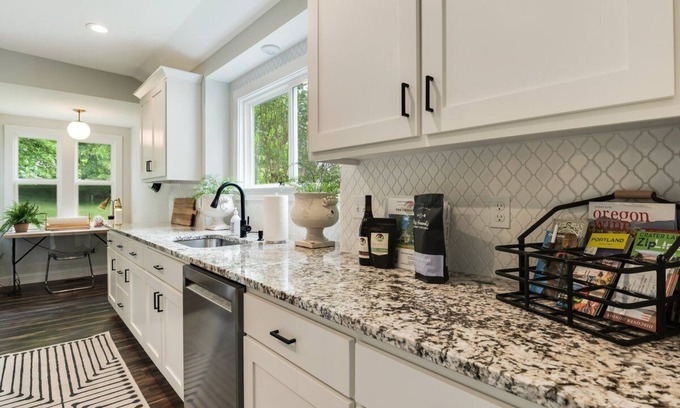 Dundee House | The Greenhouse: A Picturesque Pet-Friendly Home Walk-Friendly to Downtown Dundee