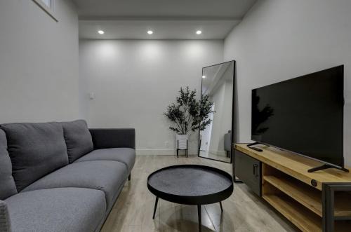 Cote-Des-Neiges—Notre-Dame-De-Grace Apartment | The Gridline NDG MTL 2BR Retreat