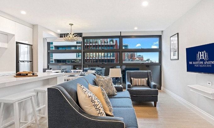 Port Melbourne Apartment | The Hamptons 2 Bed Deluxe Aptartment