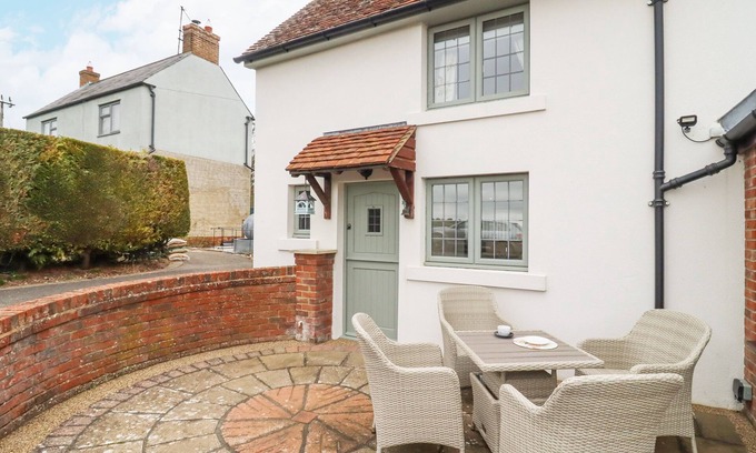 Cuddesdon Cottage | THE HAVEN COTTAGE, family friendly, with a garden in Wheatley