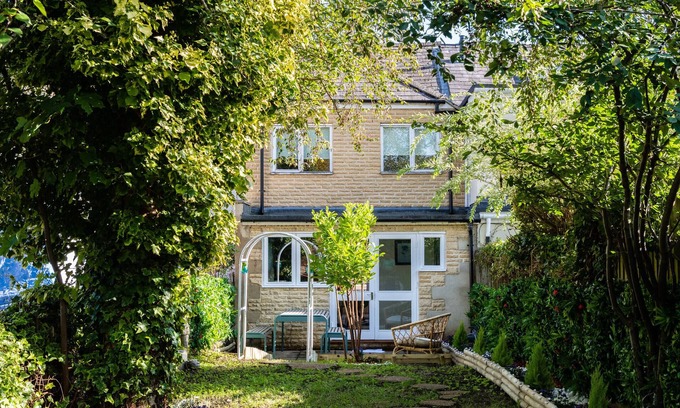 Summertown House | The Heart of Summertown - Bright & Spacious 3BDR Home with Garden