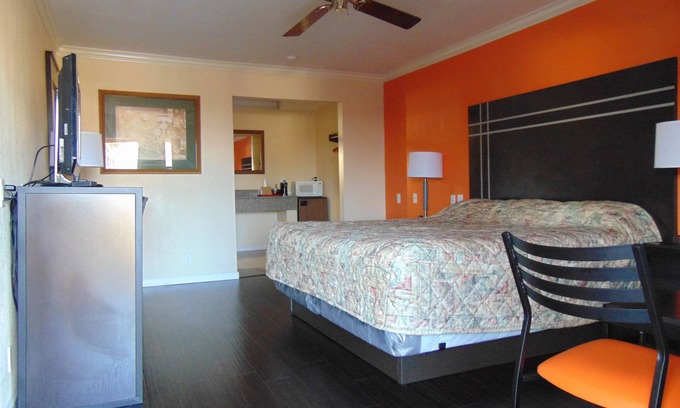 East Oak Hill Hotel | The Heart of Texas Motel