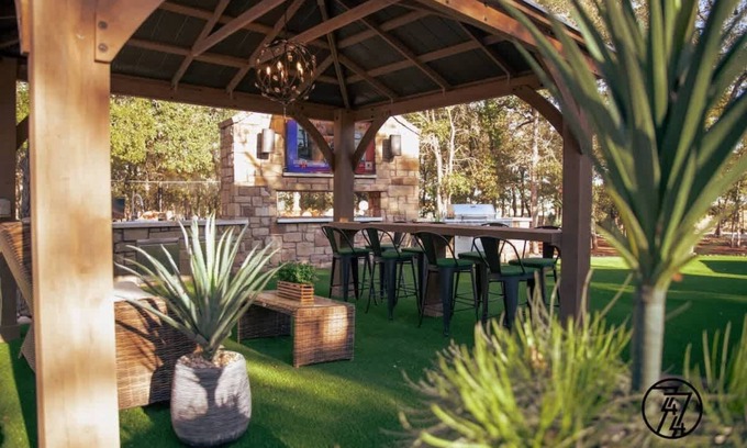 Austin Villa | The Heat Unit - COTA Getaway: Hot Tub, BBQ, Events & Fun!