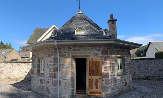 Scaniport House | The Hen House