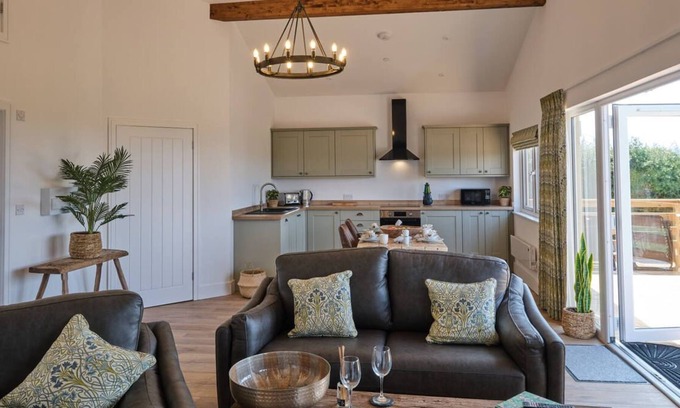 Monknash Ski Chalet | The Heritage Retreat