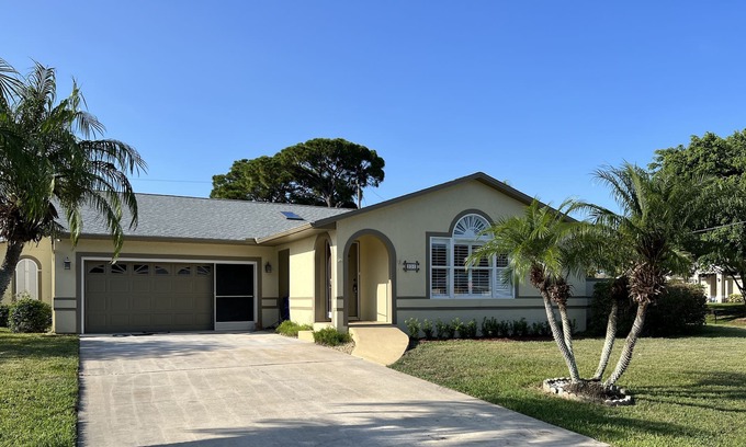 Sebastian Highlands House | “The Hideaway” 4 beds 2.5 bath with Heated Pool!