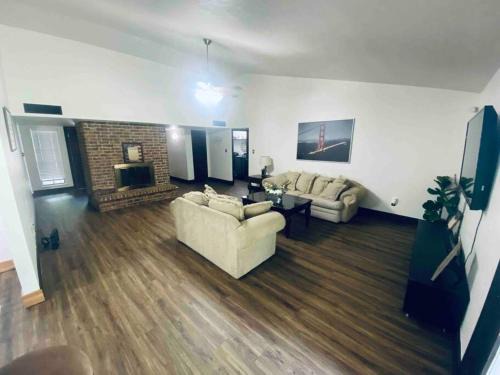 Humble House | The Hideaway 4B/2B House- 10min from IAH